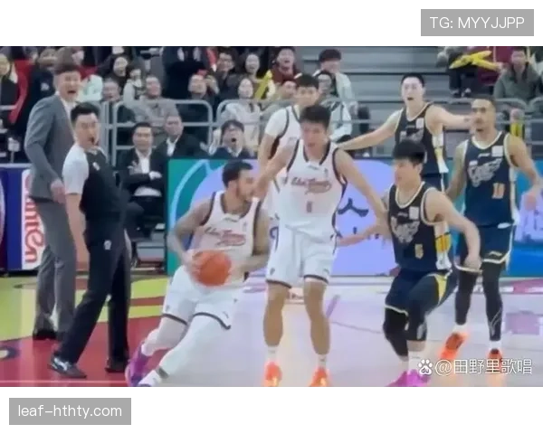篮球比赛中判罚出界的底线规则是什么，应该如何界定
